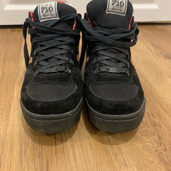 Black outsole with special red inside New Balance! - Picture 5 of 6